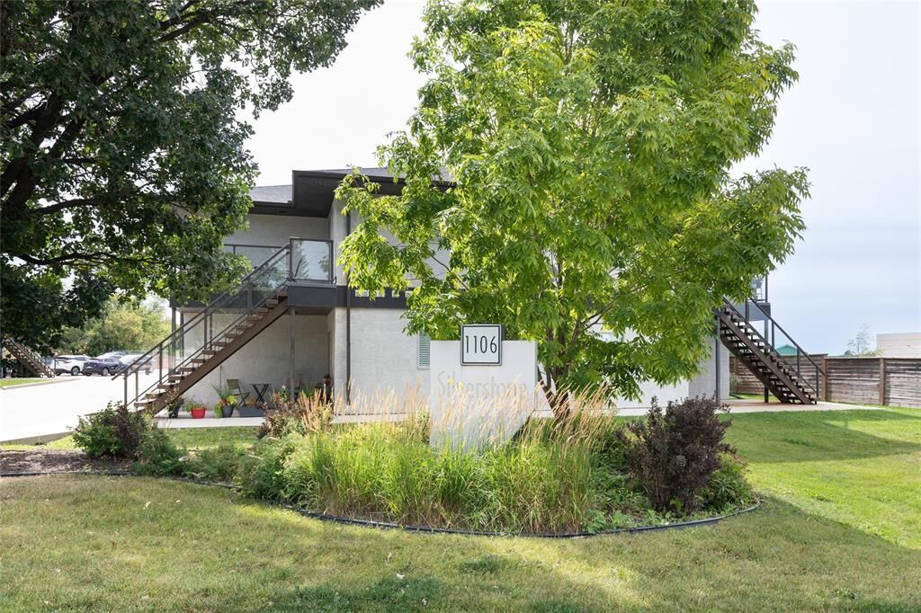 Property Photo: 1106 Dawson Road MB R5K 0A3