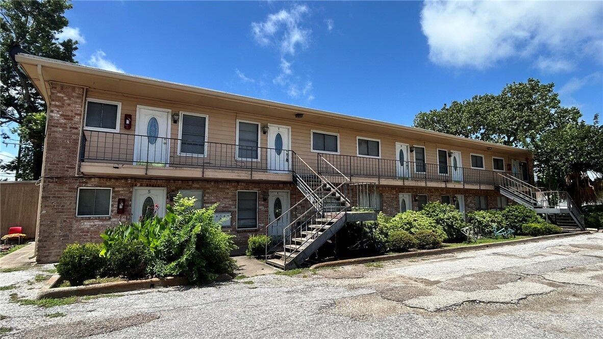 Property Photo:  1004 Austin Street 5  TX 78374 