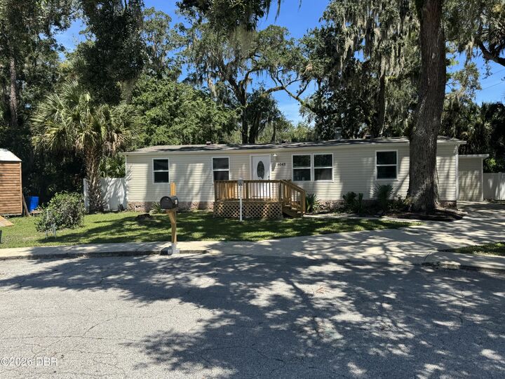 Property Photo: 6043 Galien Court FL 32127