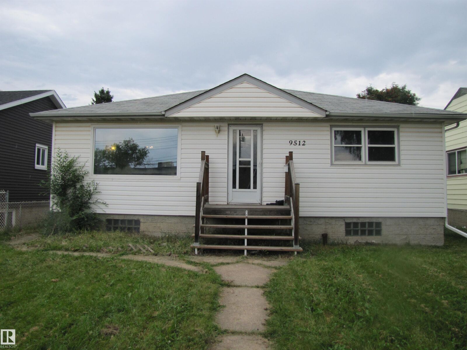 Property Photo:  9512 63 Avenue NW  AB T6E 0G4 