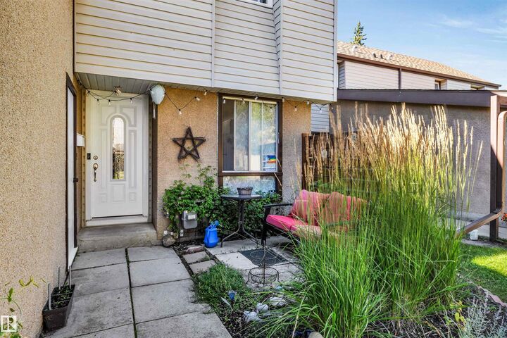 Property Photo:  58 Grandin Village  AB T8N 1R9 