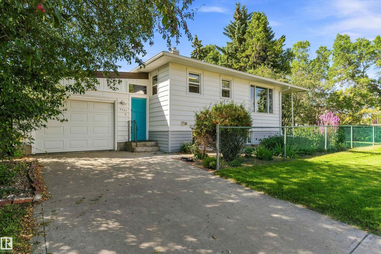 Property Photo:  5501 48 Avenue  AB T9A 0N9 