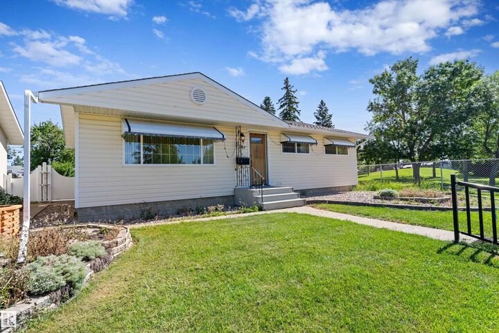Property Photo:  9807 165 Street NW  AB T5P 3S9 
