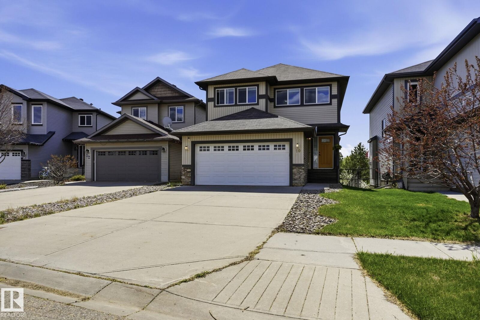 Property Photo:  10 Rockwell Close  AB T8L 0E7 