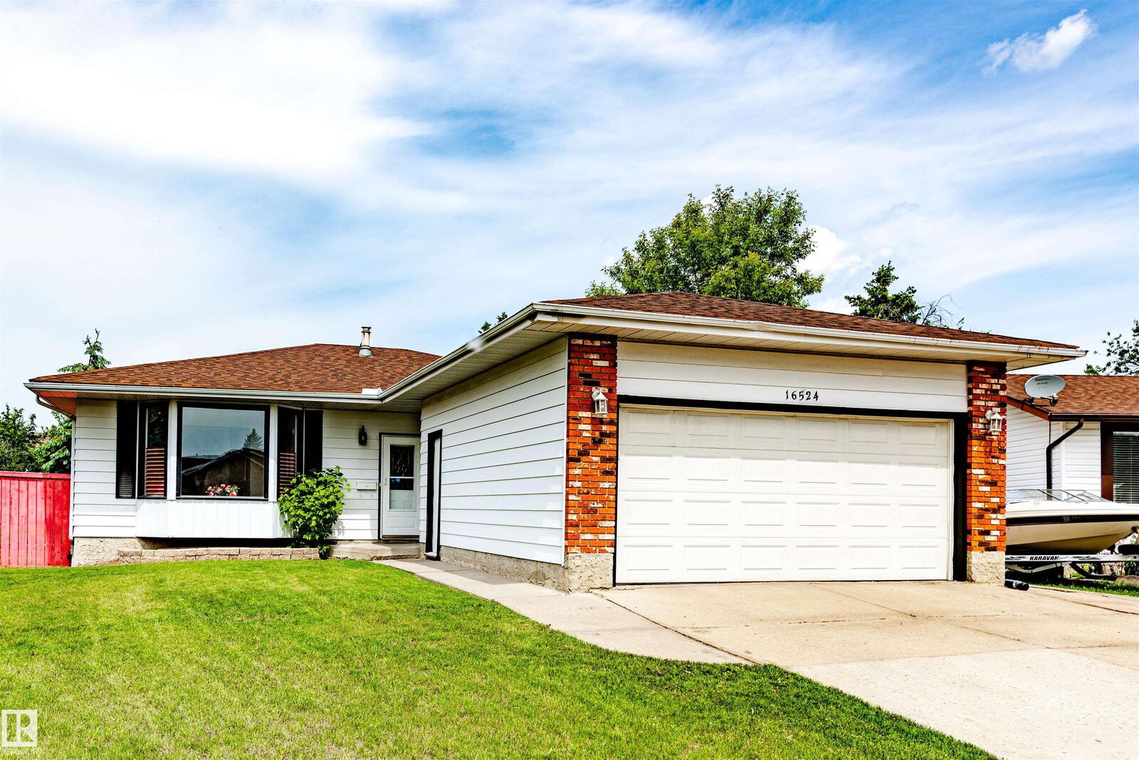 Property Photo:  16524 116 Street NW  AB T5X 3T8 