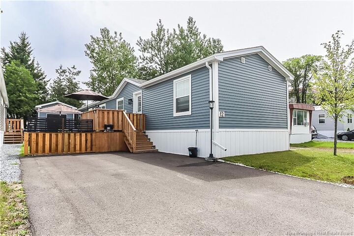 12 Gull Street — photo 1