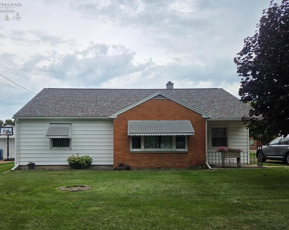 Property Photo: 609 Clinton Street OH 43452
