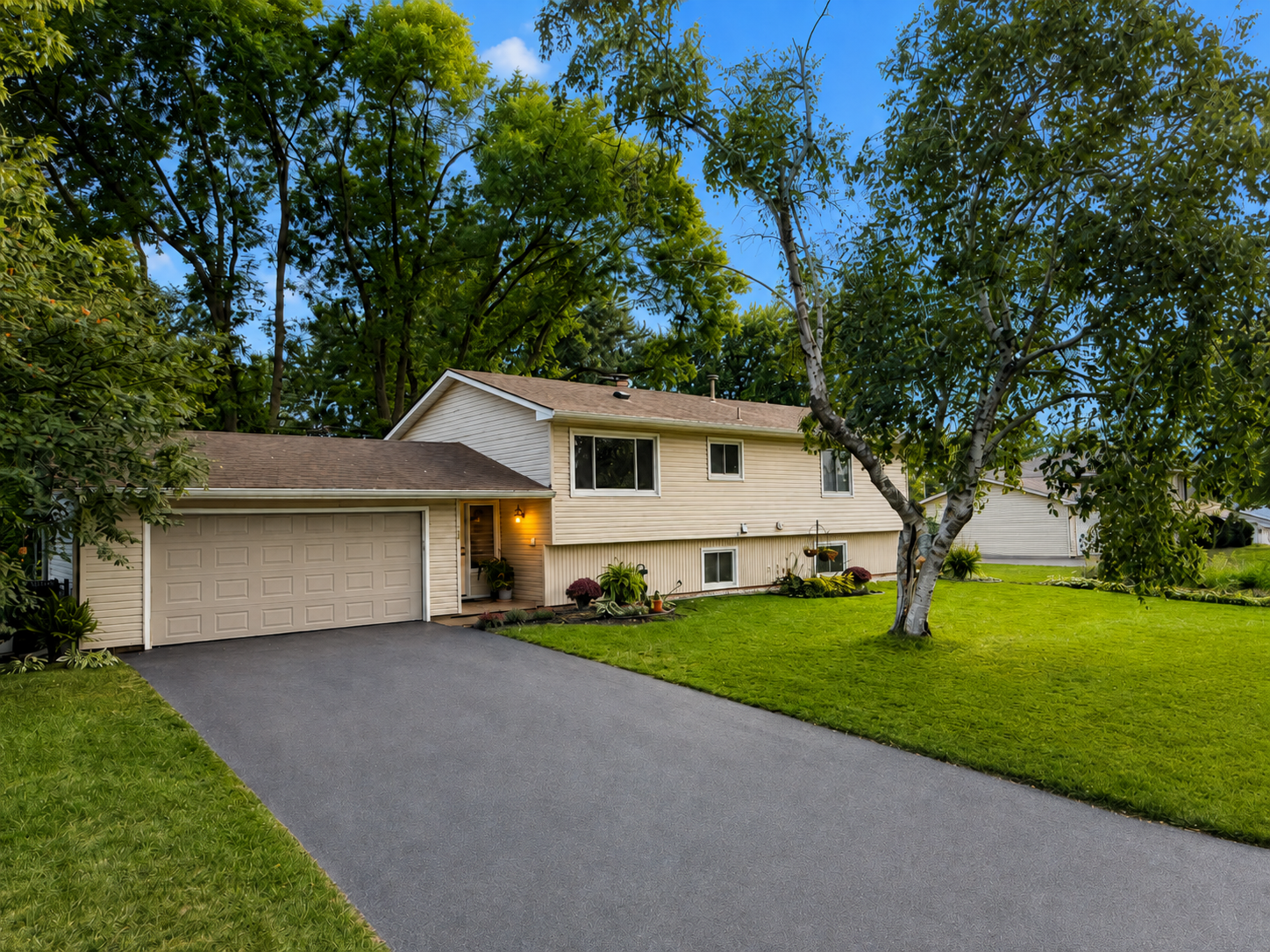 Property Photo: 1798 E Bluestone Drive MN 55122