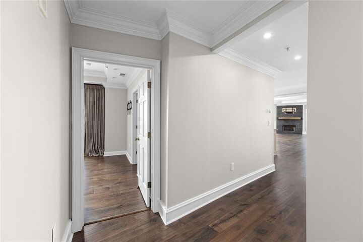 Property Photo: 2881 Peachtree Road NE 2103 GA 30305