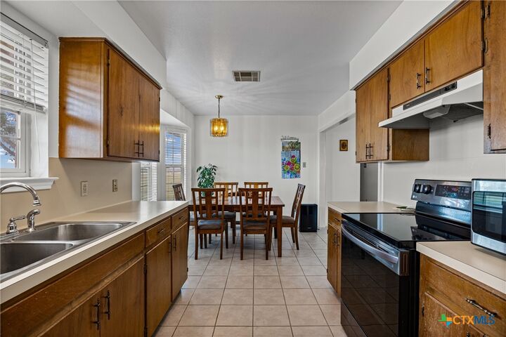 Property Photo: 403 County View Road TX 78644