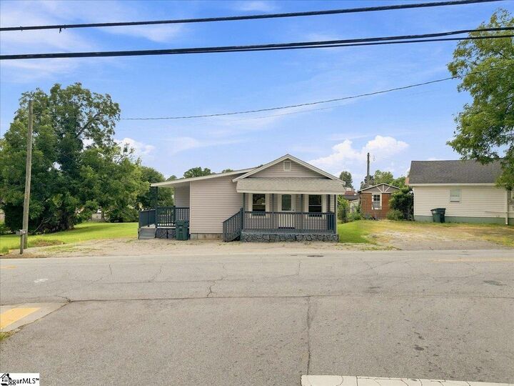 Property Photo: 923 N Pinckney Street SC 29379