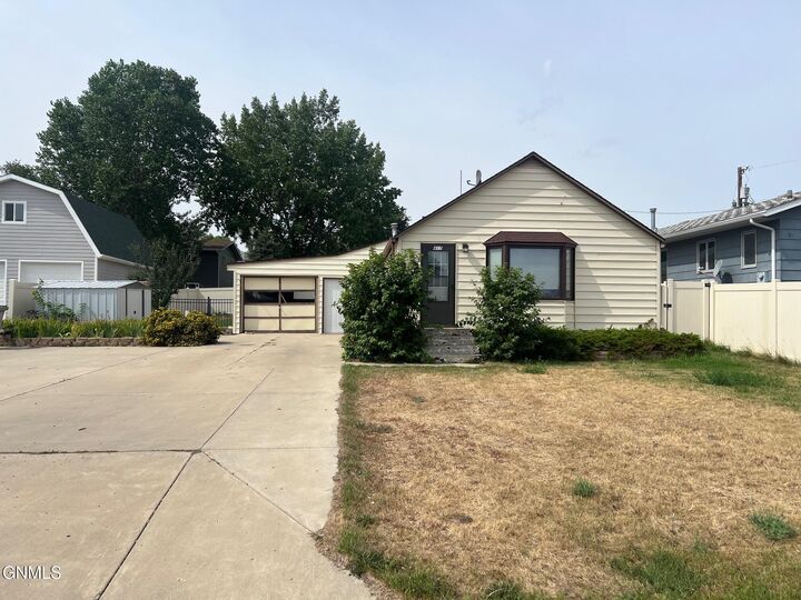 Property Photo: 417 2nd Street NW ND 58854