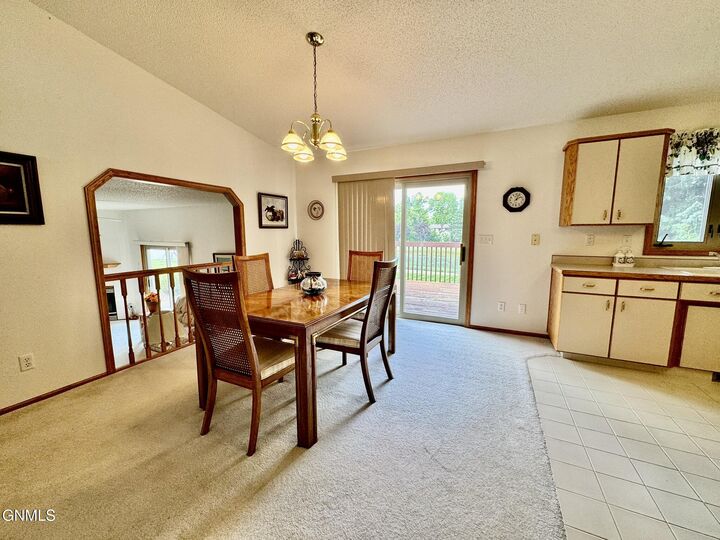 Property Photo:  