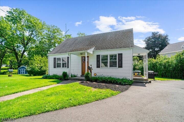 Property Photo:  16 Abbott Ct  NJ 08822 