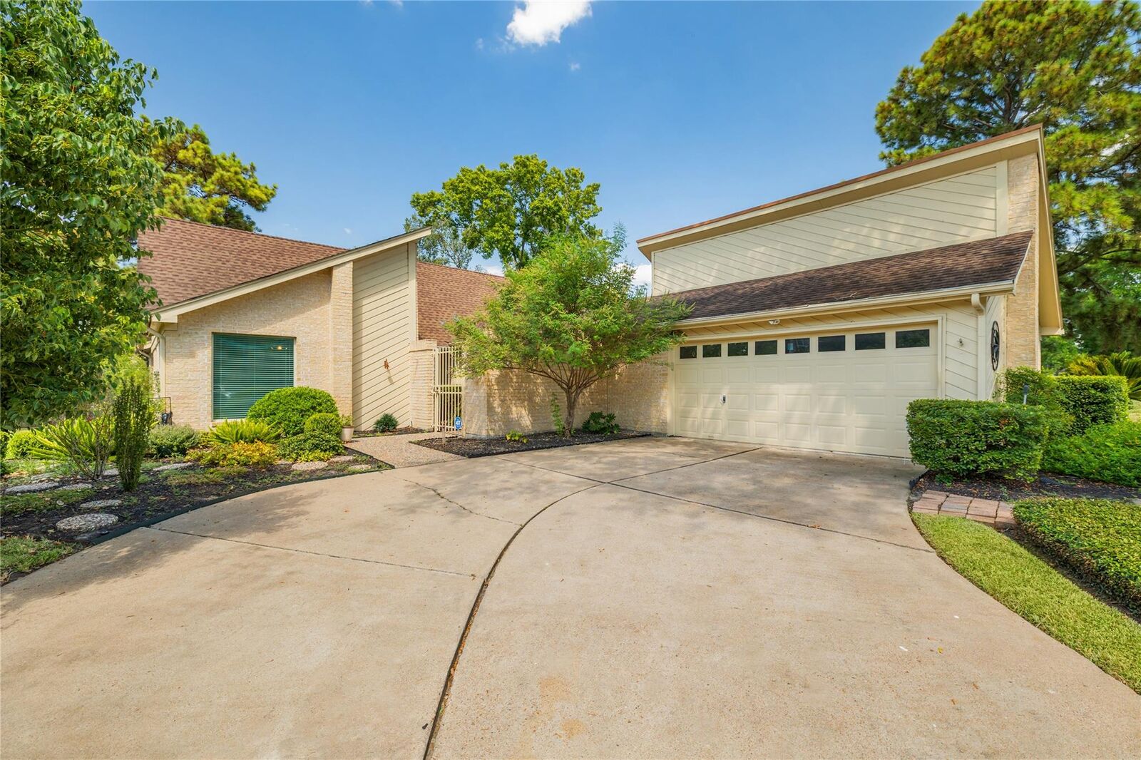 Property Photo: 18202 Widcombe Drive TX 77084