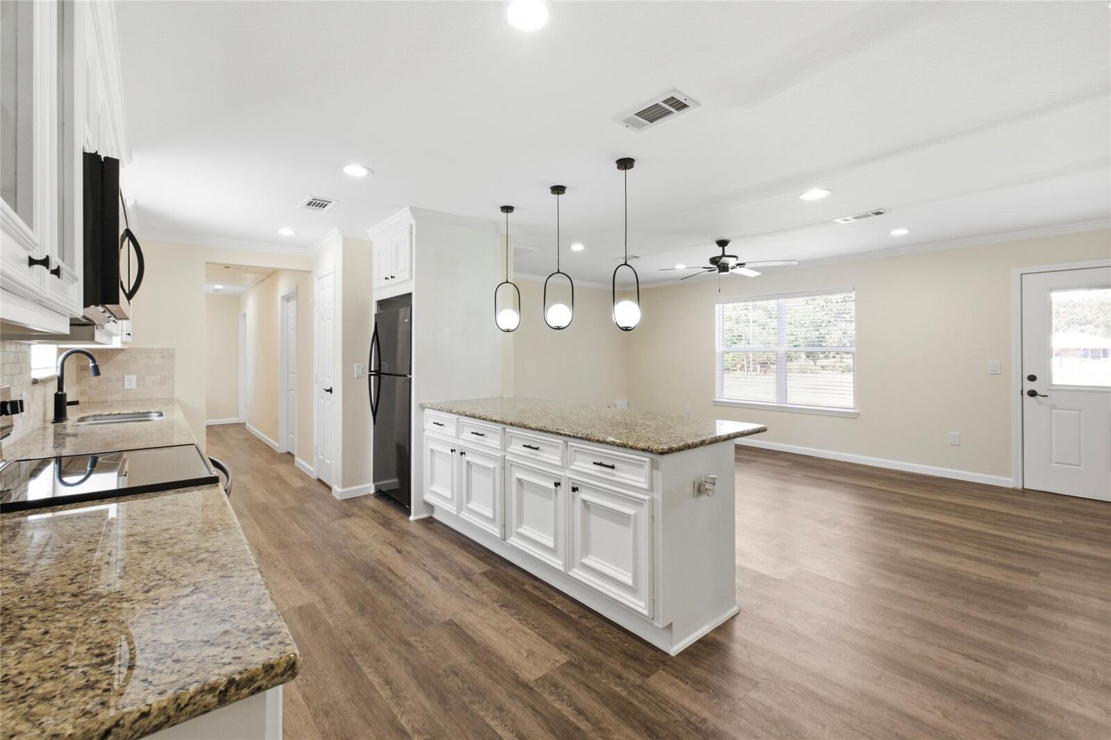 Property Photo: 340 Oak Ridge Drive TX 77360