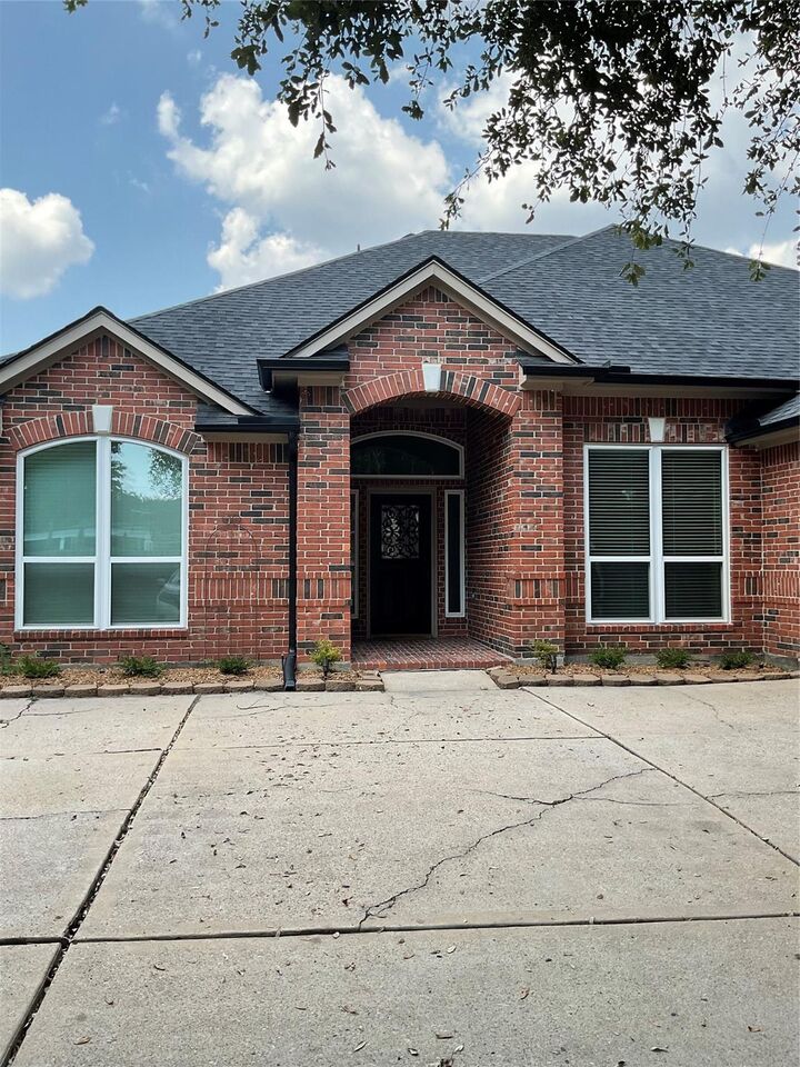 Property Photo: 12110 Shadowpoint Drive TX 77082