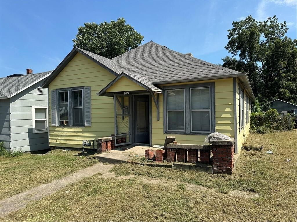 Property Photo: 1425 N 11th Street MO 64501