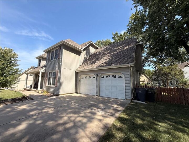 Property Photo:  732 N Persimmon Drive  KS 66061 
