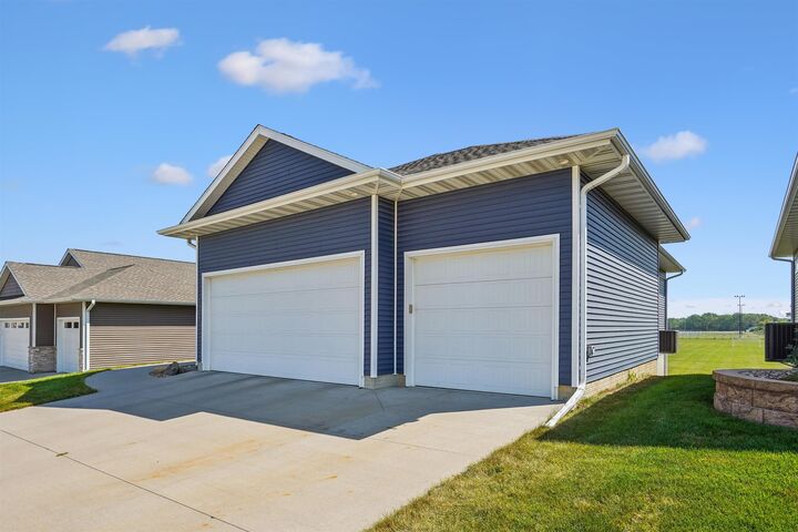 Property Photo:  1305 SE 1st Street  IA 50677 