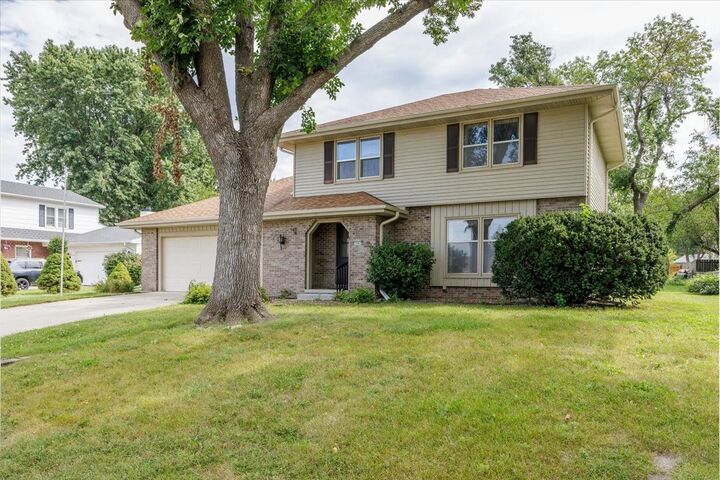 Property Photo:  1041 Belle Mar Drive  IA 50266 