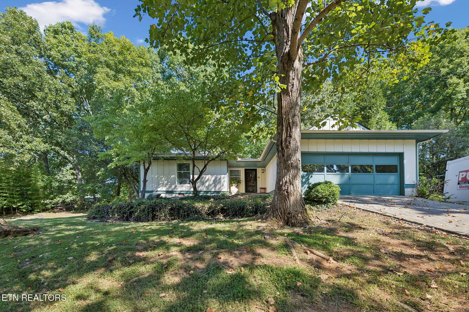 Property Photo: 10033 Bluegrass Rd TN 37922