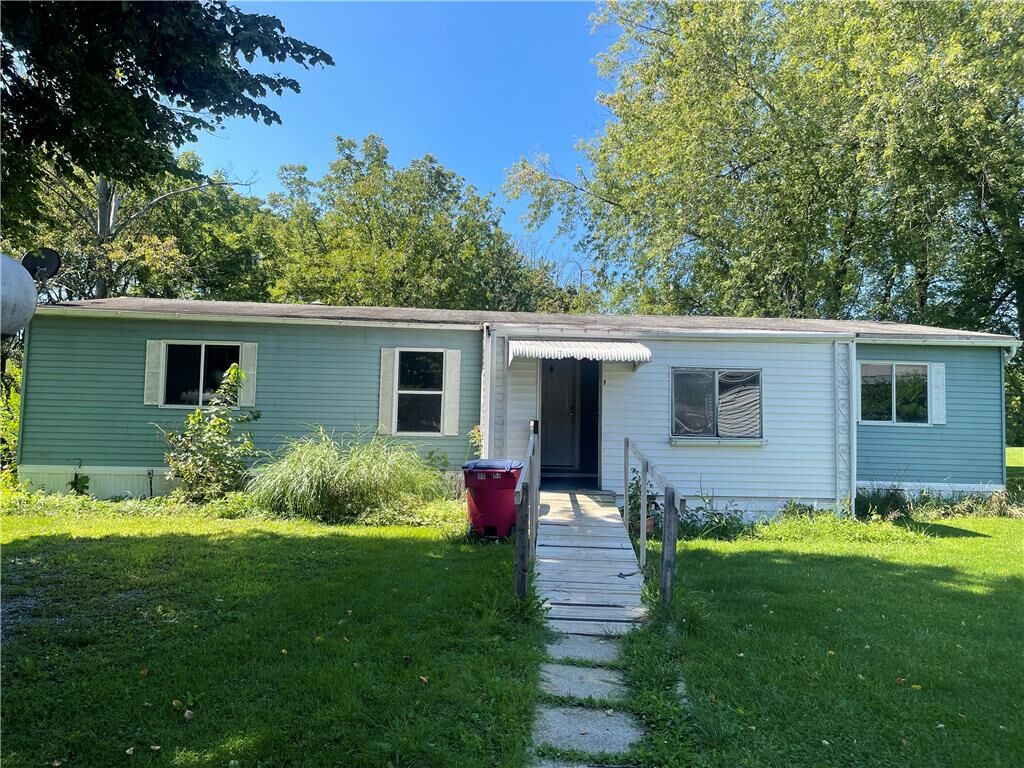 Property Photo:  8883 Breinig Run Circle  PA 18031 