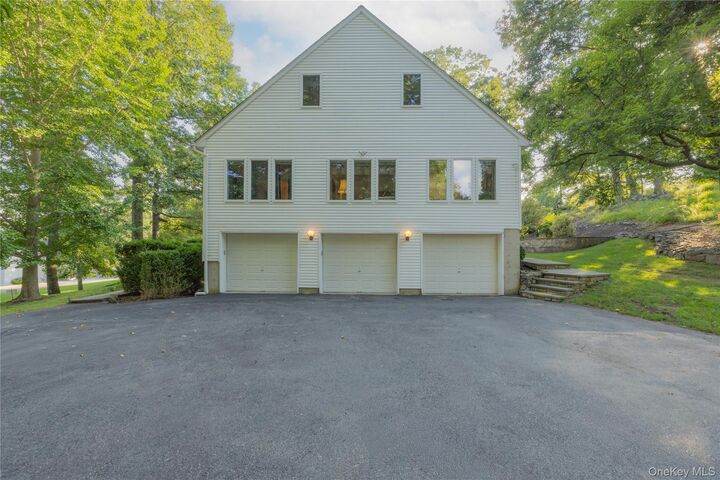 Property Photo:  11 Hawk Nest Road  NY 10986 