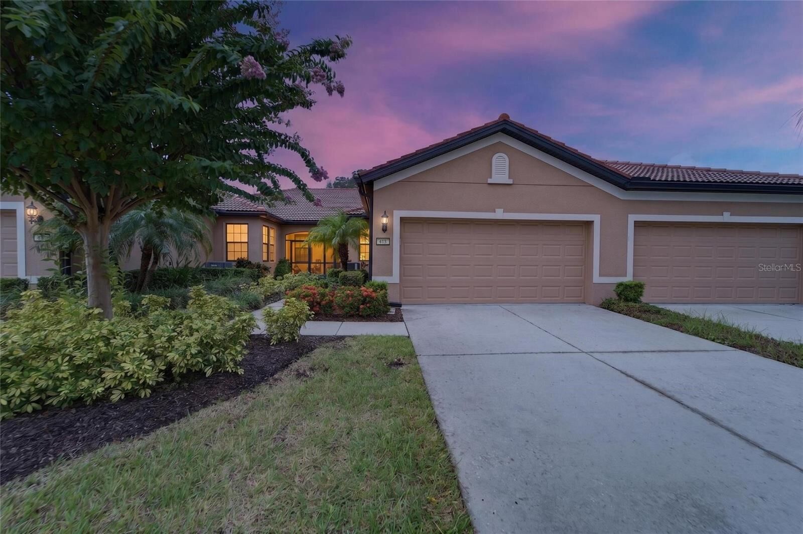Property Photo: 428 Seneca Falls Drive FL 33572