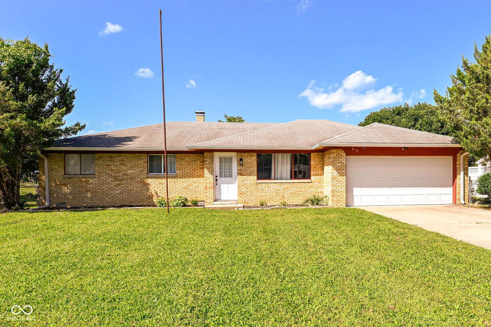Property Photo:  814 Heritage Lane  IN 46013 