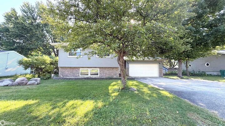 Property Photo: 321 N Summit Avenue IA 50458
