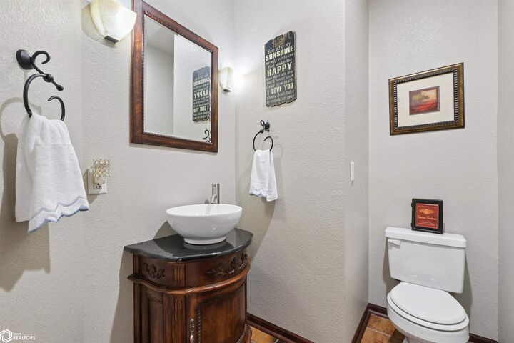 Property Photo:  508 3rd Avenue SE  IA 50247 