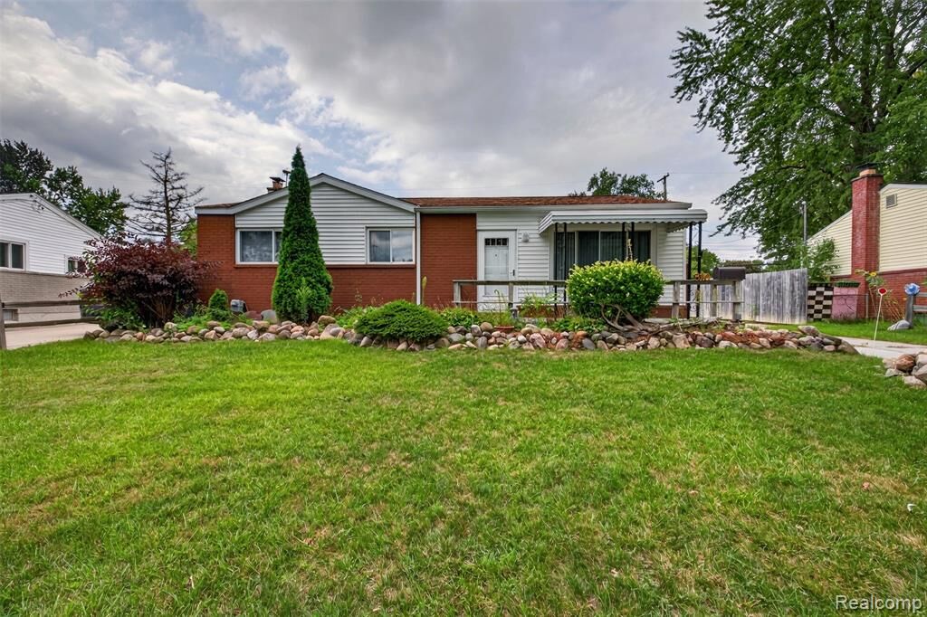 Property Photo:  310 Tamarac Drive  MI 48423 1938 