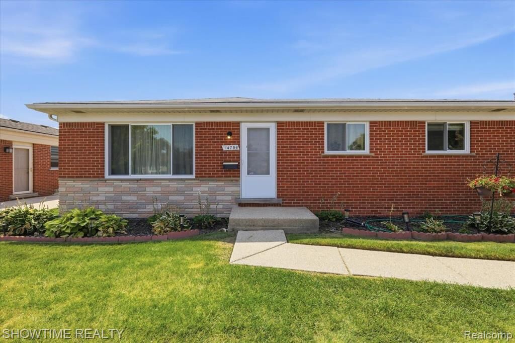 Property Photo: 14706 Murthum Avenue MI 48088 6234