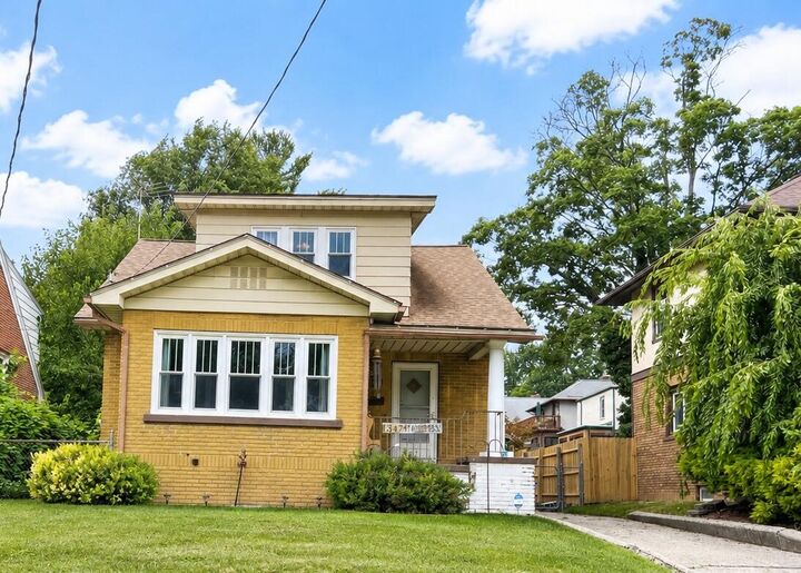 Property Photo:  1347 NW Powers Avenue  MI 49504-3077 