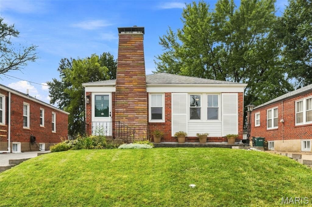 Property Photo: 8834 Lawn Avenue MO 63144