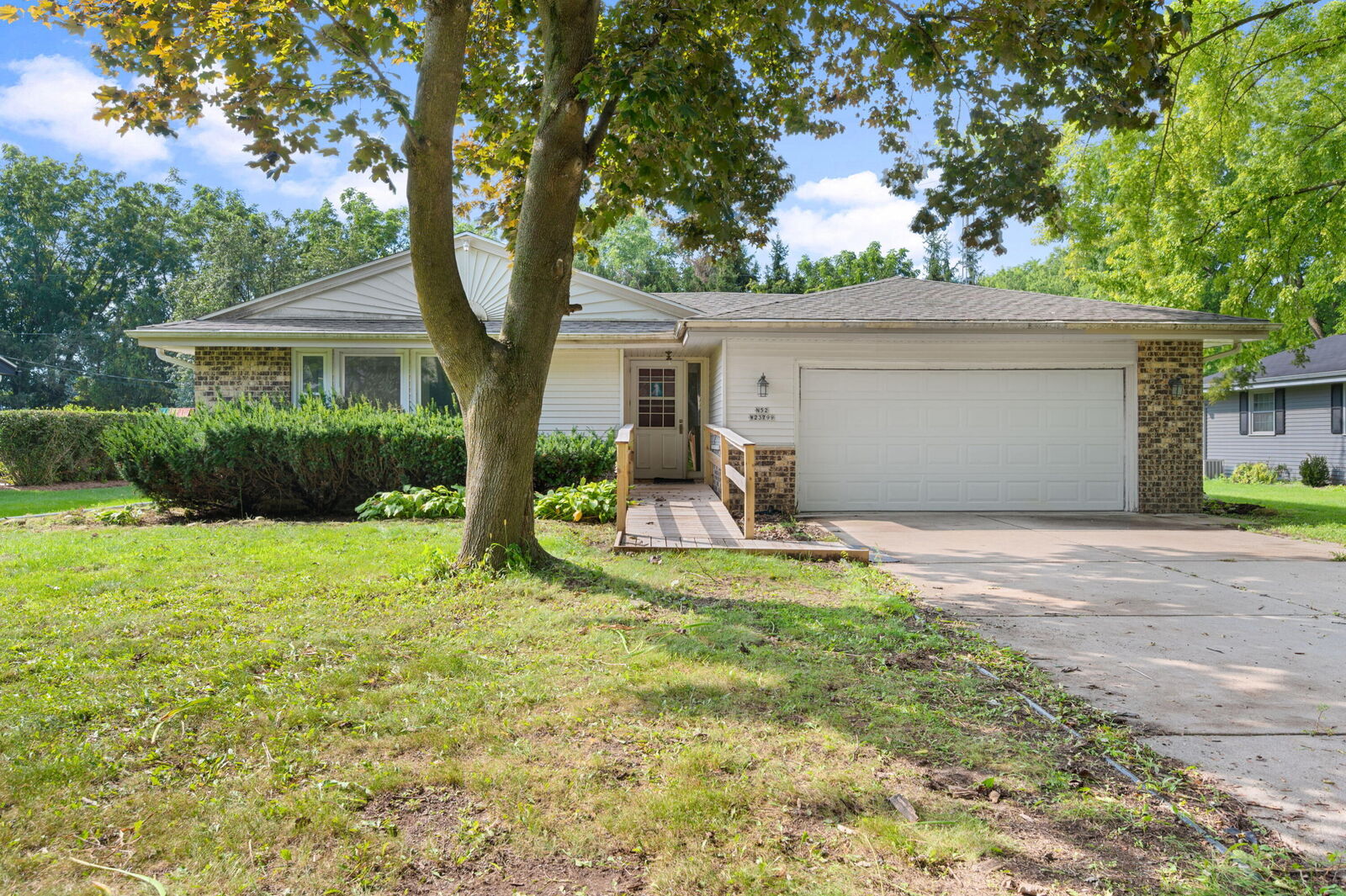Property Photo:  N52w23799 Parkview Dr  WI 53089 
