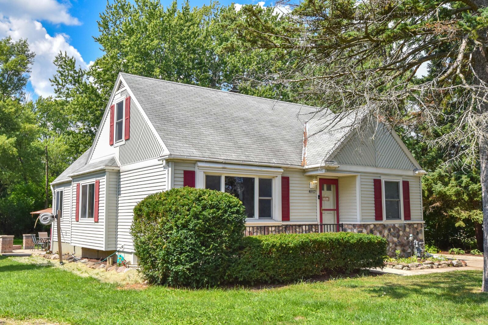 Property Photo:  4917 S 28th St  WI 53221 