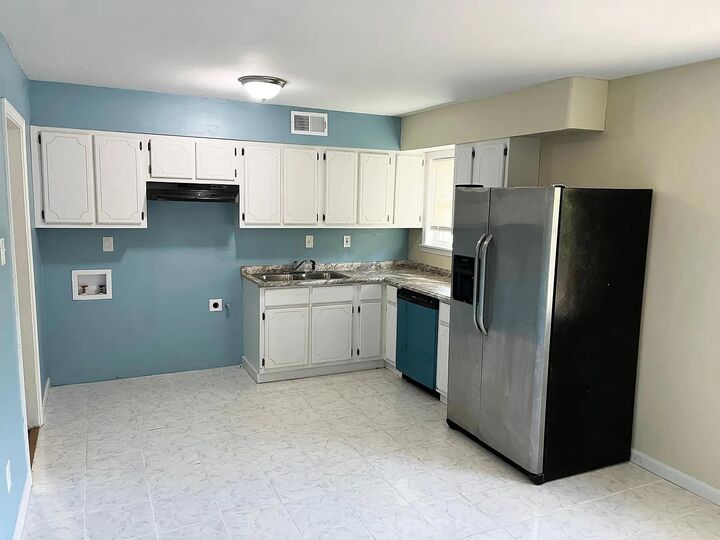 Property Photo:  5255 Broken Oak Dr  TN 38127 