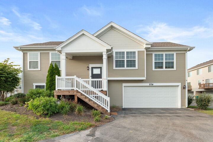 Property Photo: 576 Spring Leaf Drive IL 60431
