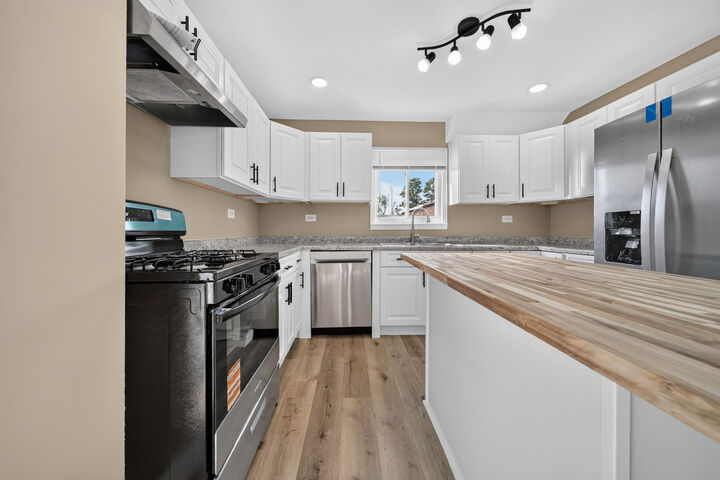Property Photo:  17089 Crane Avenue  IL 60429 