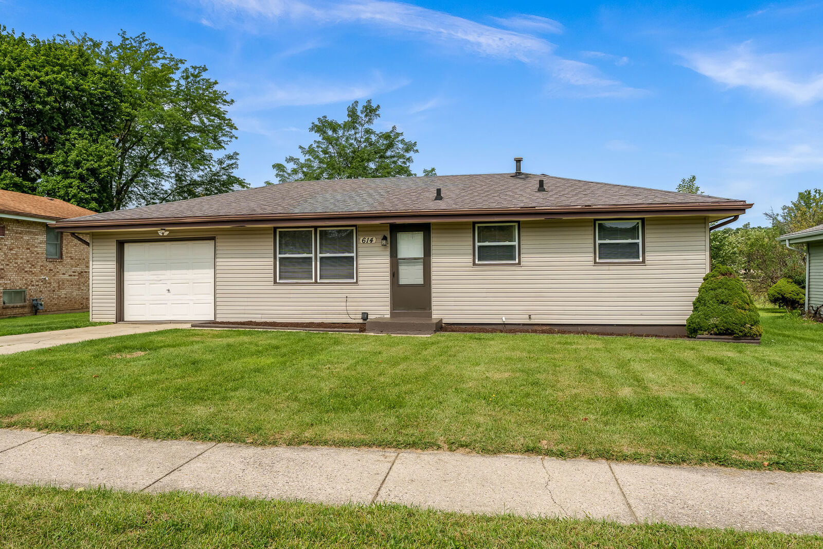 Property Photo:  614 Overland Trail  IL 61101 