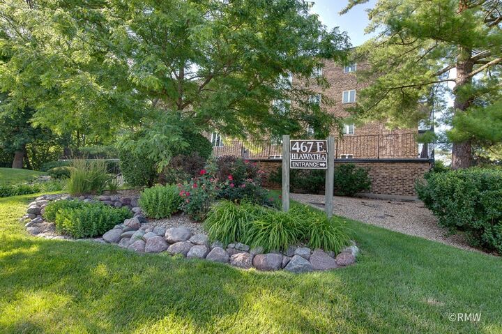 Property Photo: 467 Hiawatha Trail 106 IL 60191