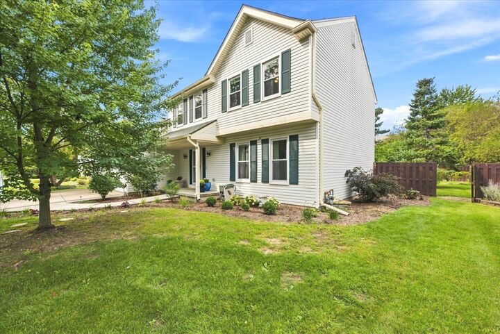 Property Photo: 626 Highbury Lane IL 60134