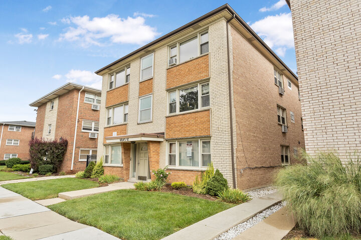 Property Photo: 6845 N Northwest Highway 3E IL 60631