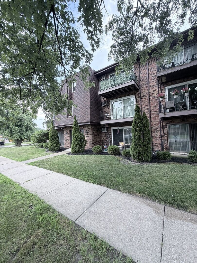 Property Photo: 7005 99th Street 2W IL 60415