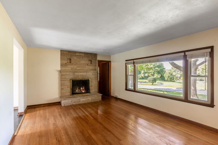 Property Photo: 27 Pleasant Avenue IL 60040