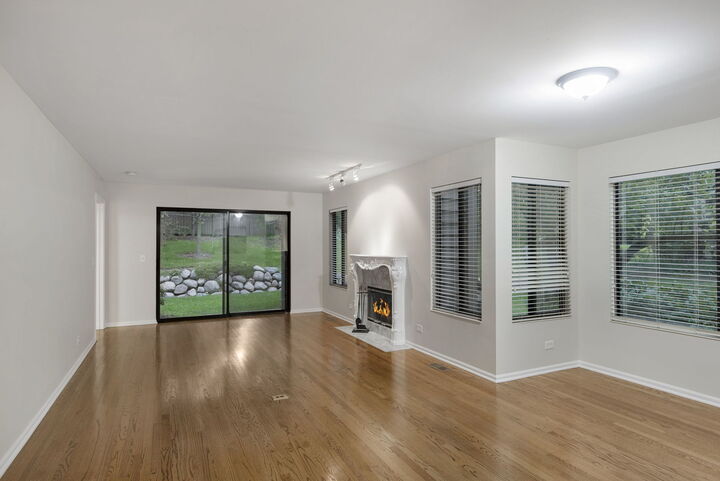 Property Photo:  488 White Oak Lane  IL 60010 