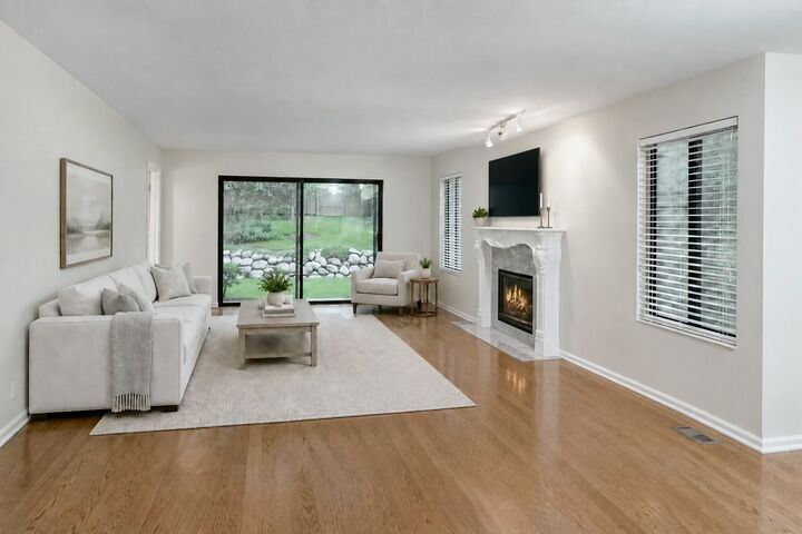 Property Photo:  488 White Oak Lane  IL 60010 