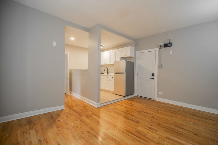 Property Photo: 1414 W Pratt Boulevard 112 IL 60626
